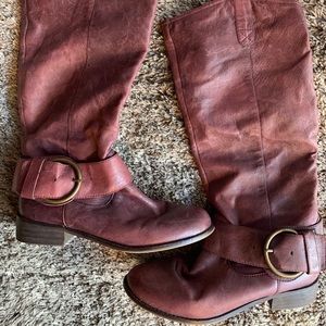 Burgundy leather cowboy boots. Flat sole